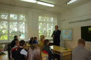 Урок мира в школе № 23 Сарапул (1) ведет Виктор Сергеевич Ерастов